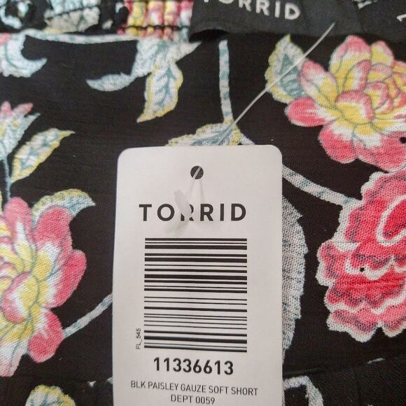 TORRID Women's  New Black Paisley Floral Gauzy Shorts. - Picture 9 of 10